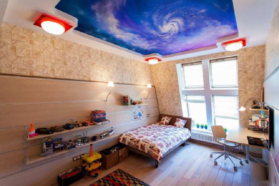 Натяжной потолок с фотопечатью в детской комнате